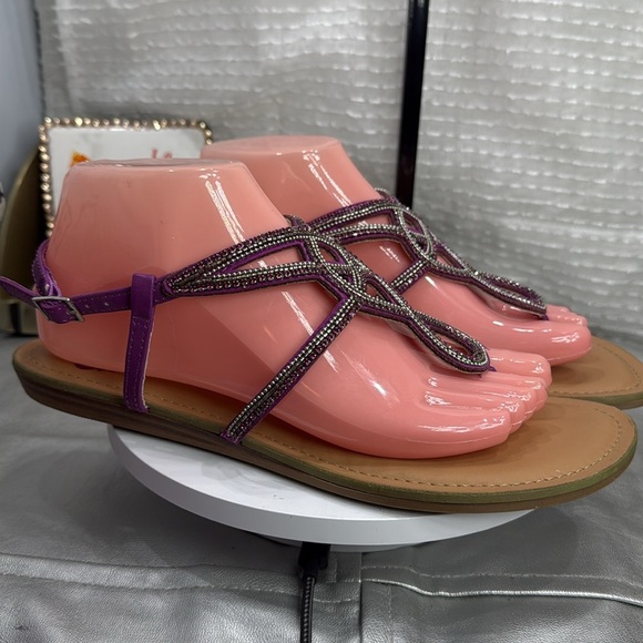 (S1) Fergalicious flat sandal with sapphire details, size 8.5 - Picture 3 of 9